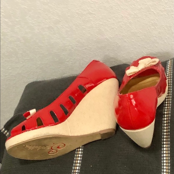 Red wedge - Picture 2 of 3